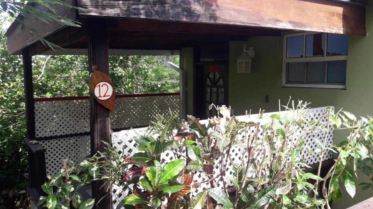 Hibiscus Valley Inn Marigot Exterior foto