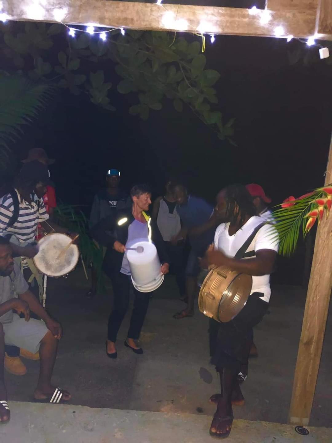 Hibiscus Valley Inn Marigot Exterior foto